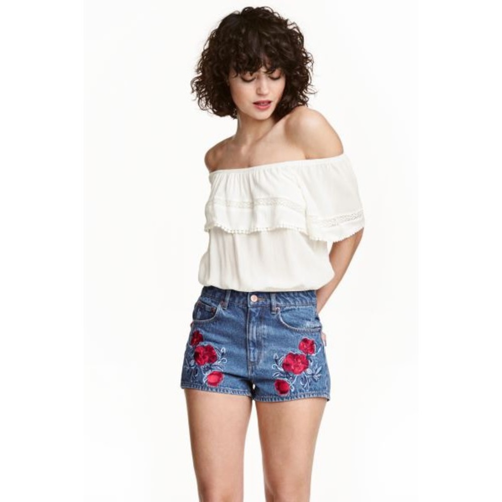 Embroidered boho denim shorts H&M size 8